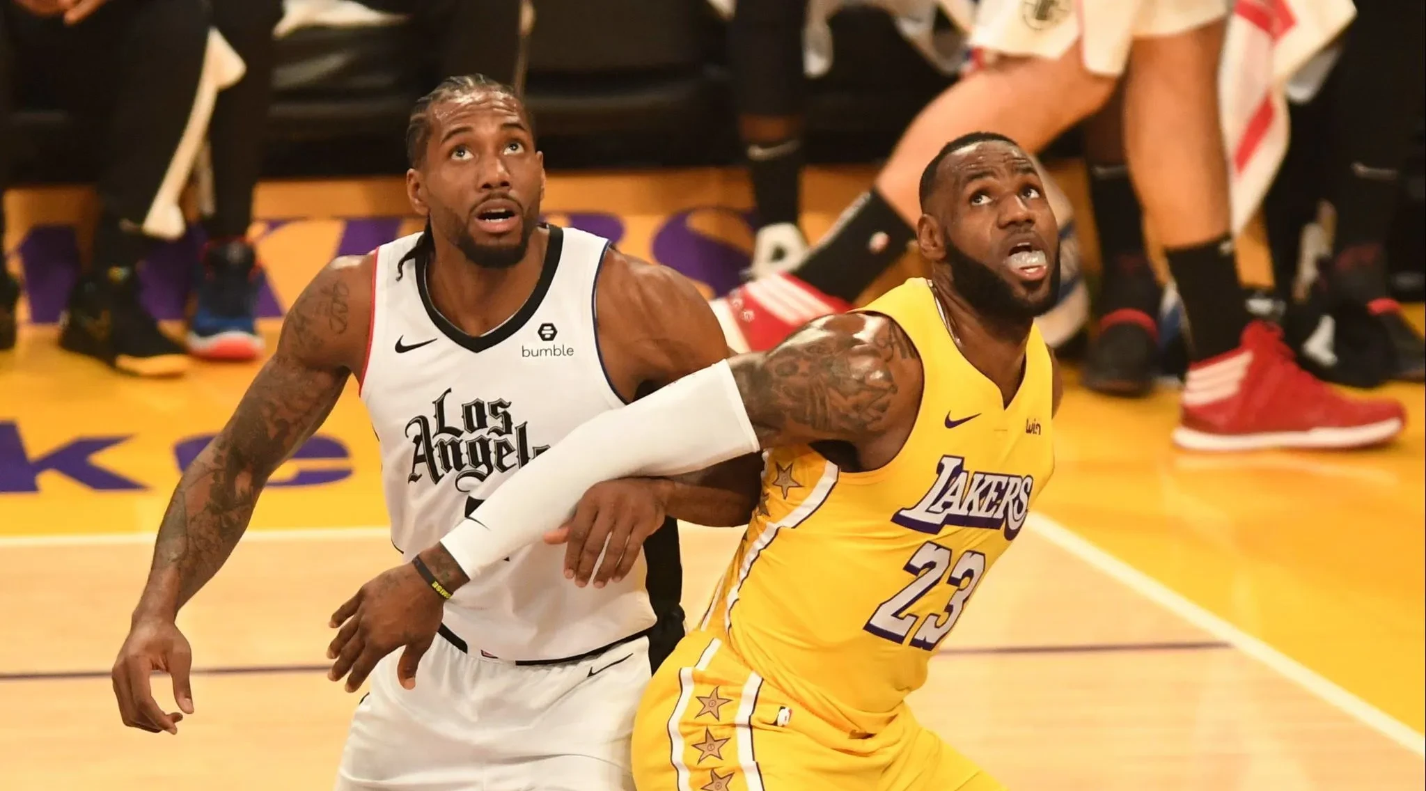 九游官方平台浓眉哥关键节点出色防守，MAD带队取胜！的简单介绍