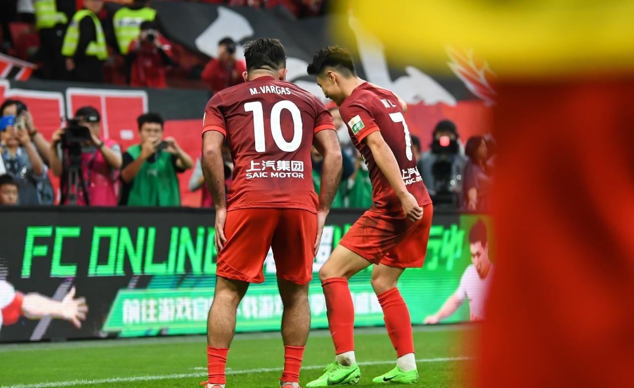 九游正版官网包含中超赛程吃紧，广州队赛前回应争议，话题不断，临场指挥获称赞的词条